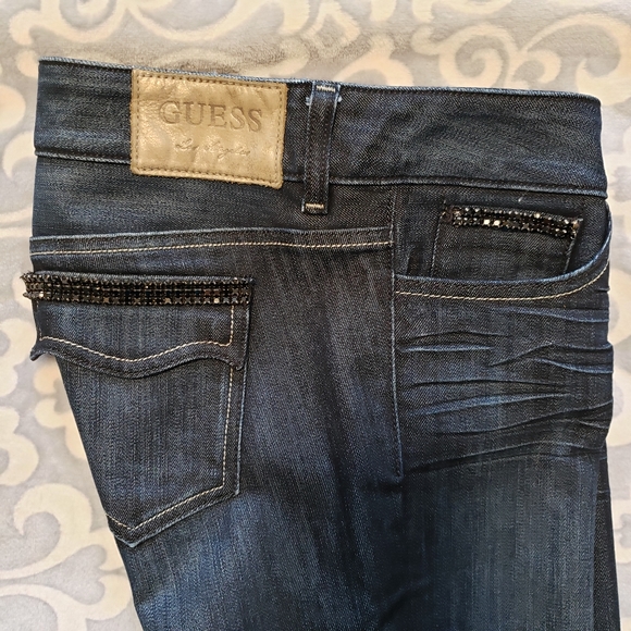Guess, 29, low-rise, boot cut, dark blue jeans, like new! On trend!! Boho chic! - Picture 4 of 14